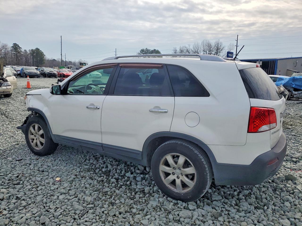 2011 KIA SORENTO BASE photo 2