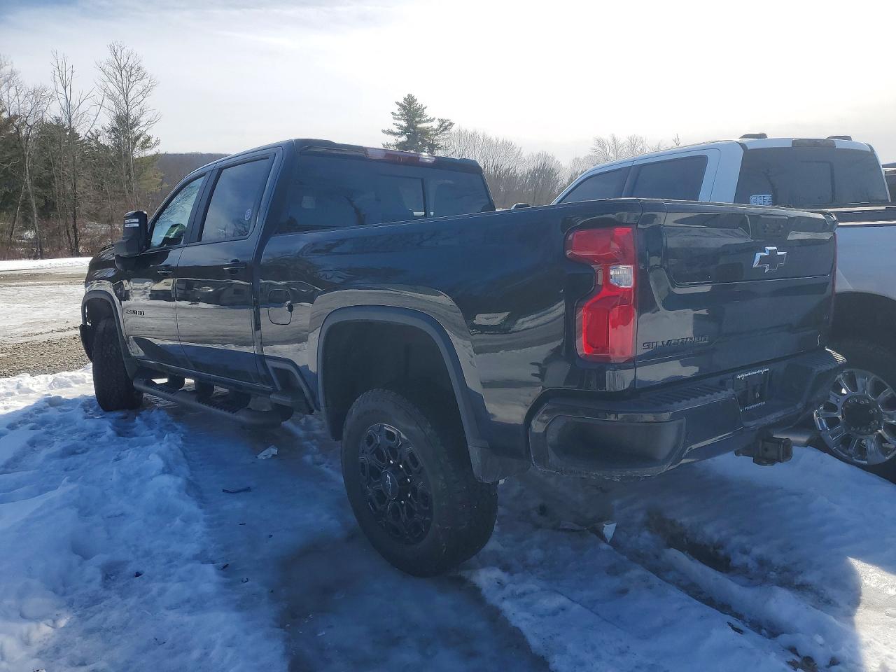 2024 CHEVROLET SILVERADO K2500 HEAVY DUTY LT photo 4