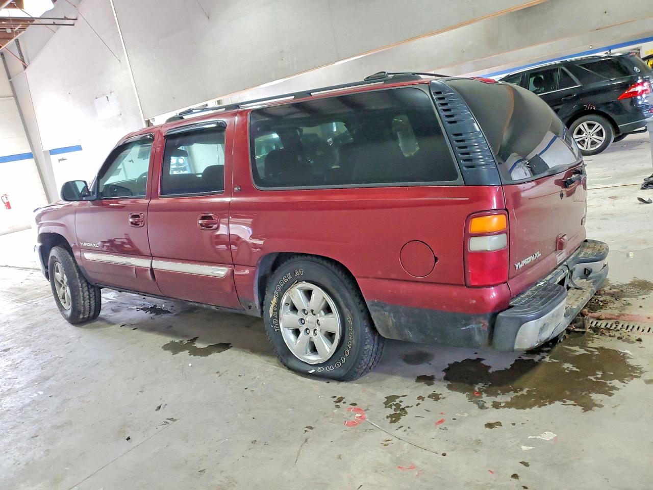 2003 GMC YUKON XL K1500 photo 3