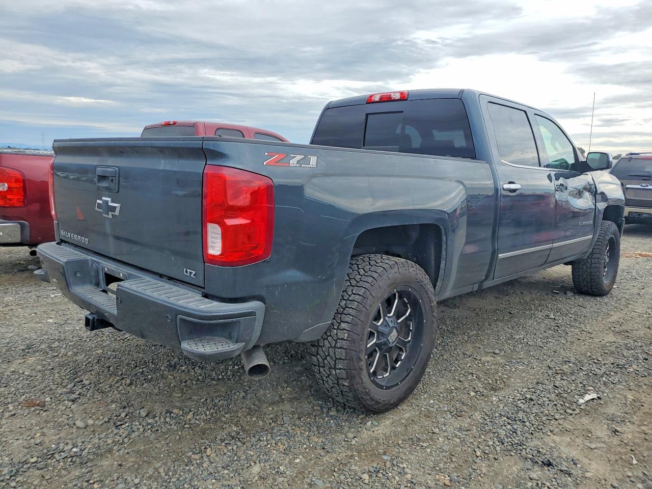 2018 CHEVROLET SILVERADO K1500 LTZ photo 3
