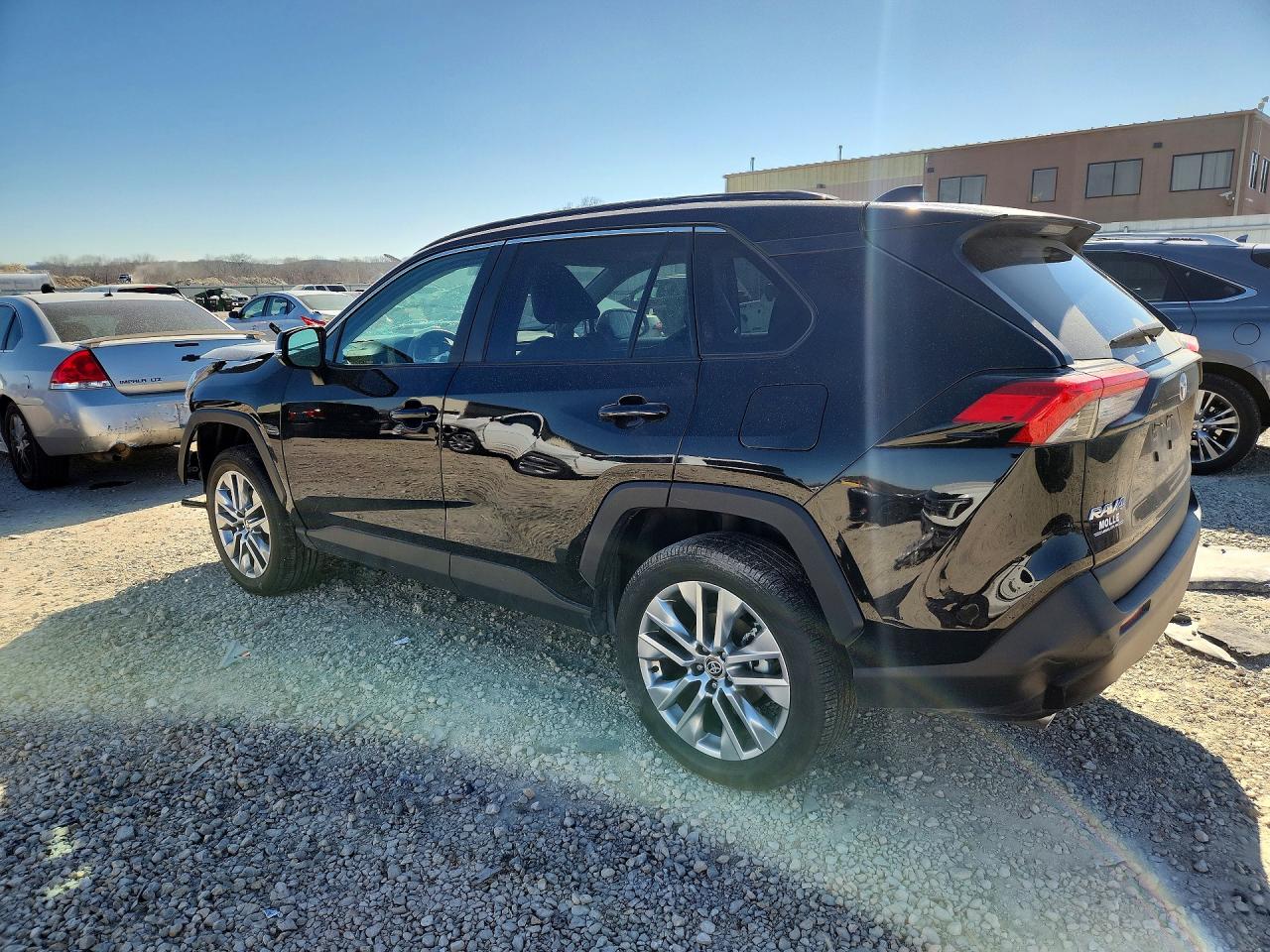 2022 TOYOTA RAV4 XLE PREMIUM photo 2