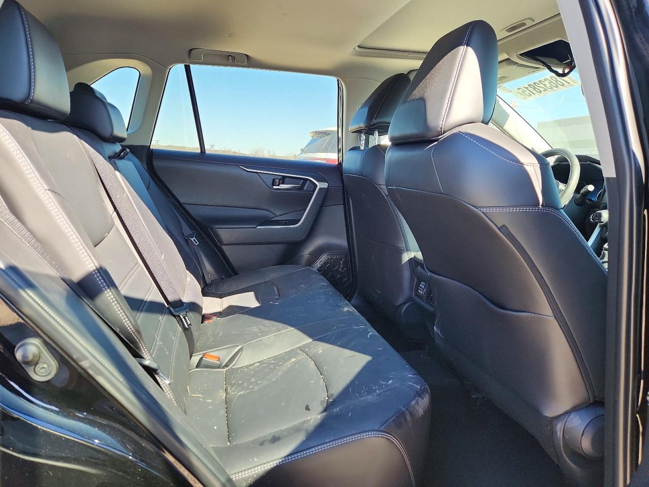 2022 TOYOTA RAV4 XLE PREMIUM photo 11