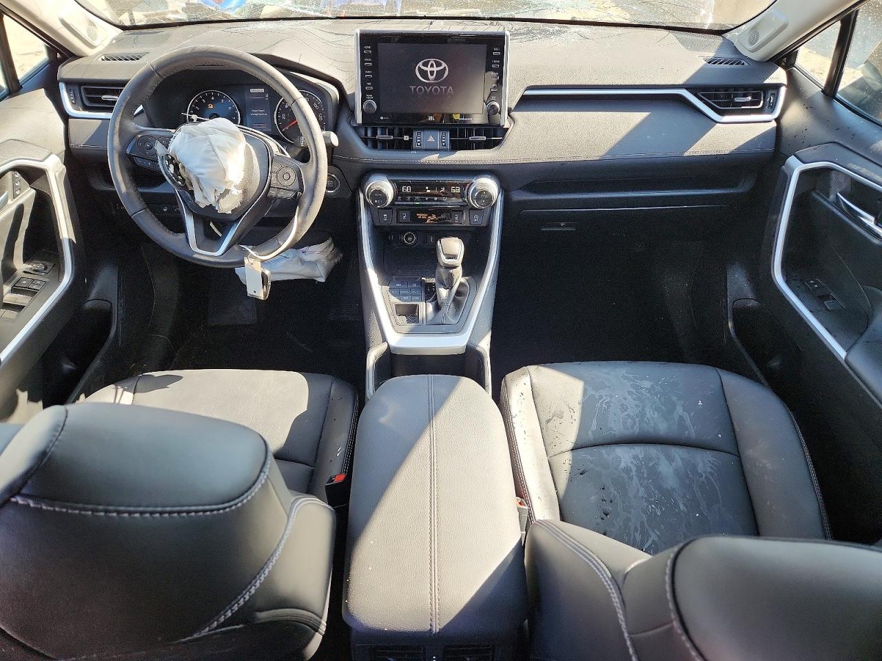 2022 TOYOTA RAV4 XLE PREMIUM photo 8