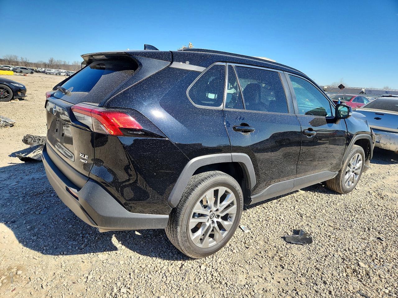 2022 TOYOTA RAV4 XLE PREMIUM photo 3