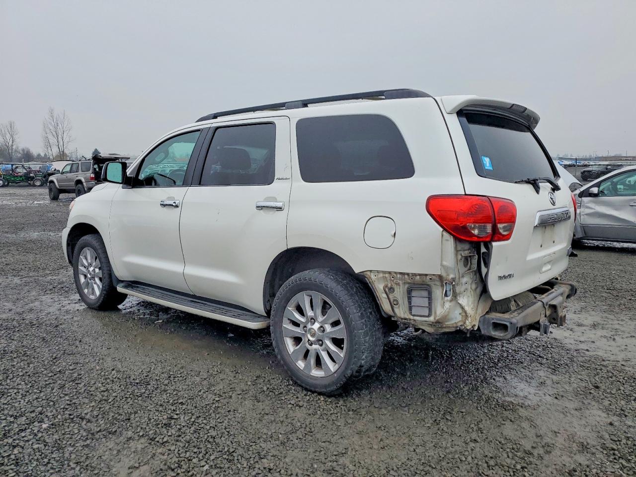 2010 TOYOTA SEQUOIA PLATINUM photo 3