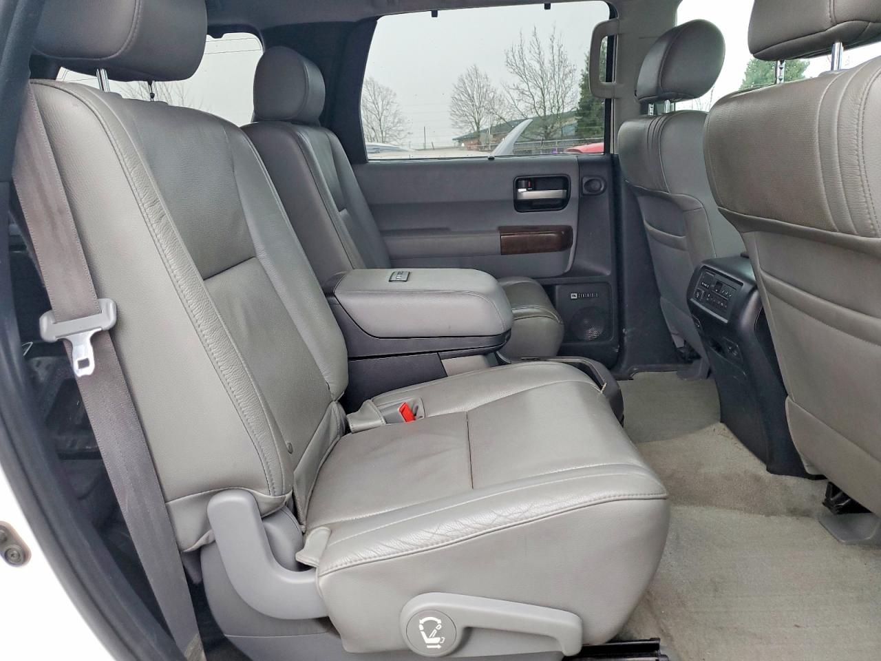2010 TOYOTA SEQUOIA PLATINUM photo 21