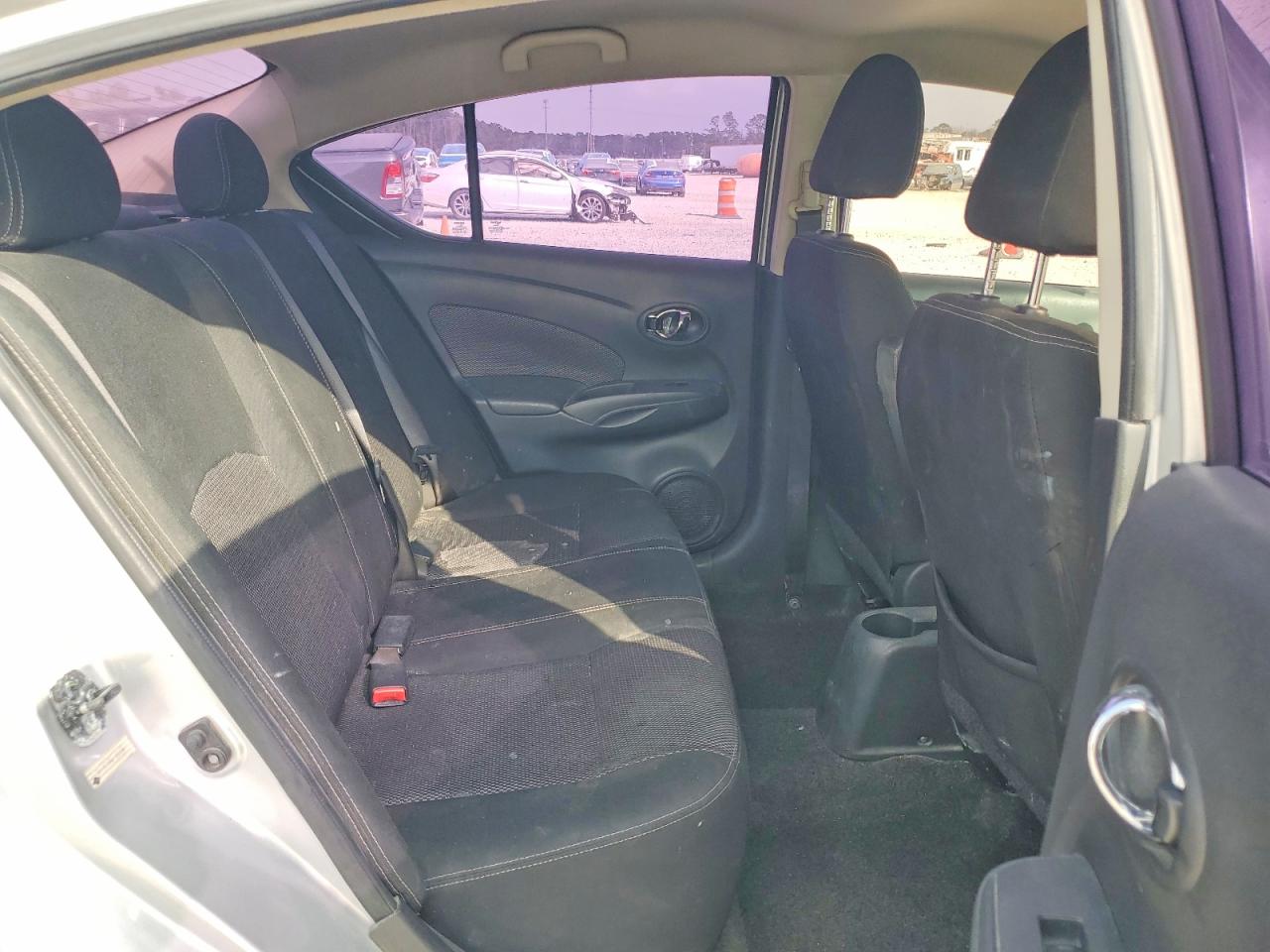 2018 NISSAN VERSA SV photo 19