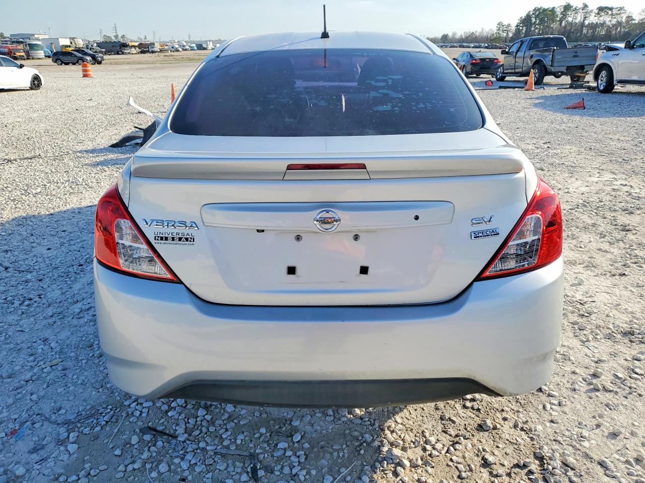 2018 NISSAN VERSA SV photo 11