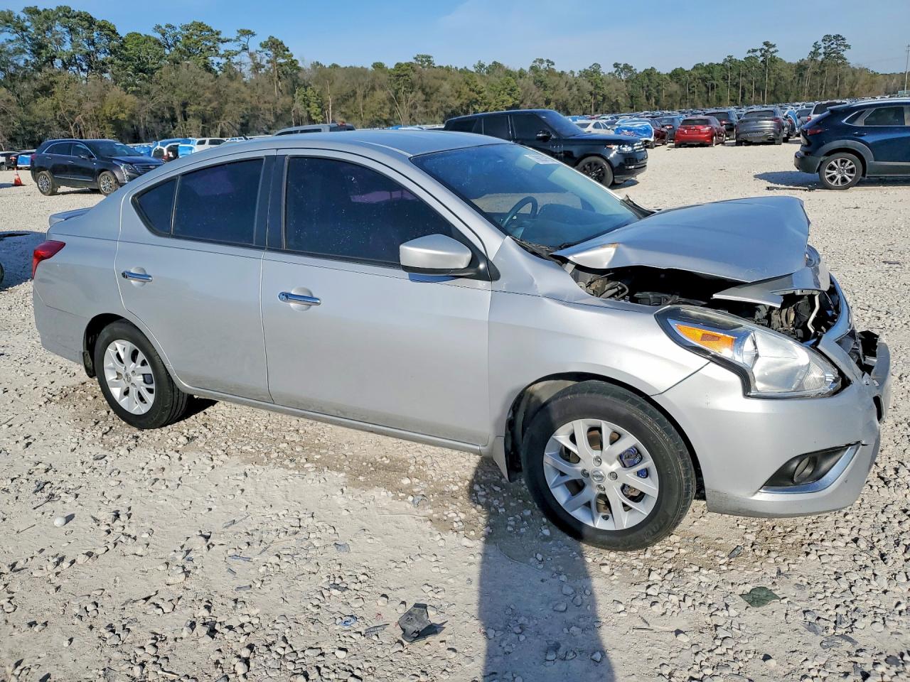 2018 NISSAN VERSA SV photo 7
