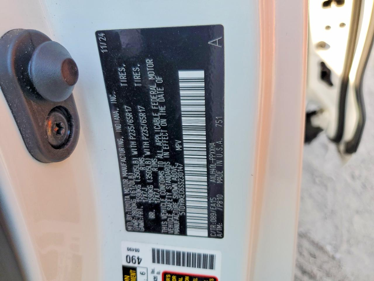 2025 TOYOTA SIENNA XLE photo 13