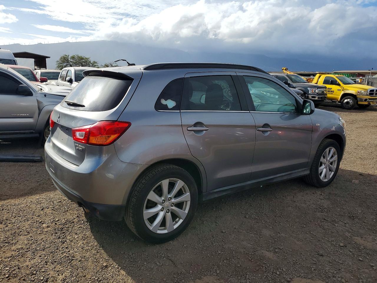 2014 MITSUBISHI OUTLANDER SE photo 7