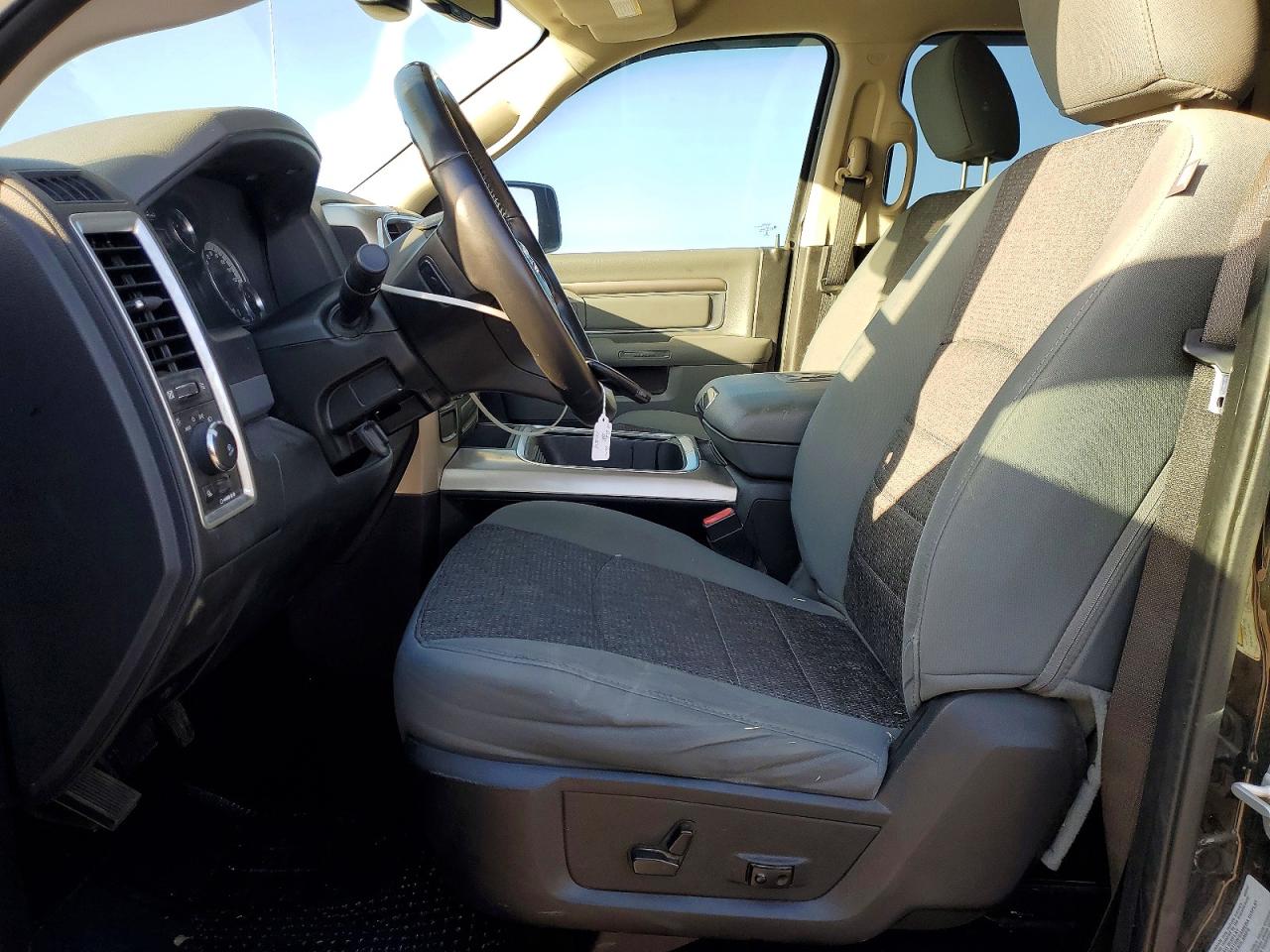 2017 RAM 1500 SLT photo 19