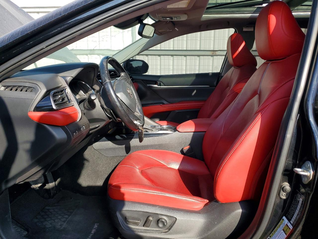2020 TOYOTA CAMRY XSE photo 13