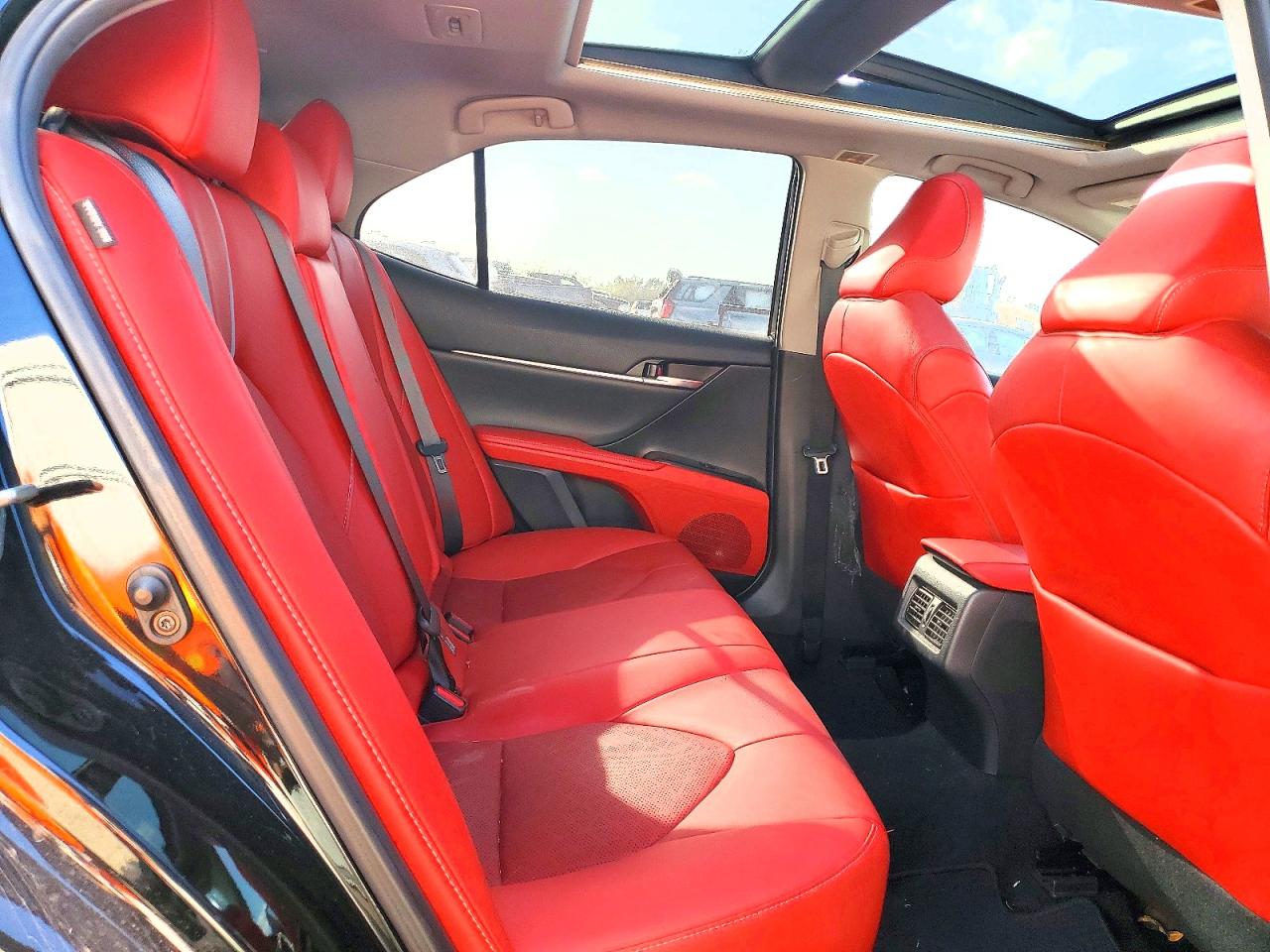 2020 TOYOTA CAMRY XSE photo 19