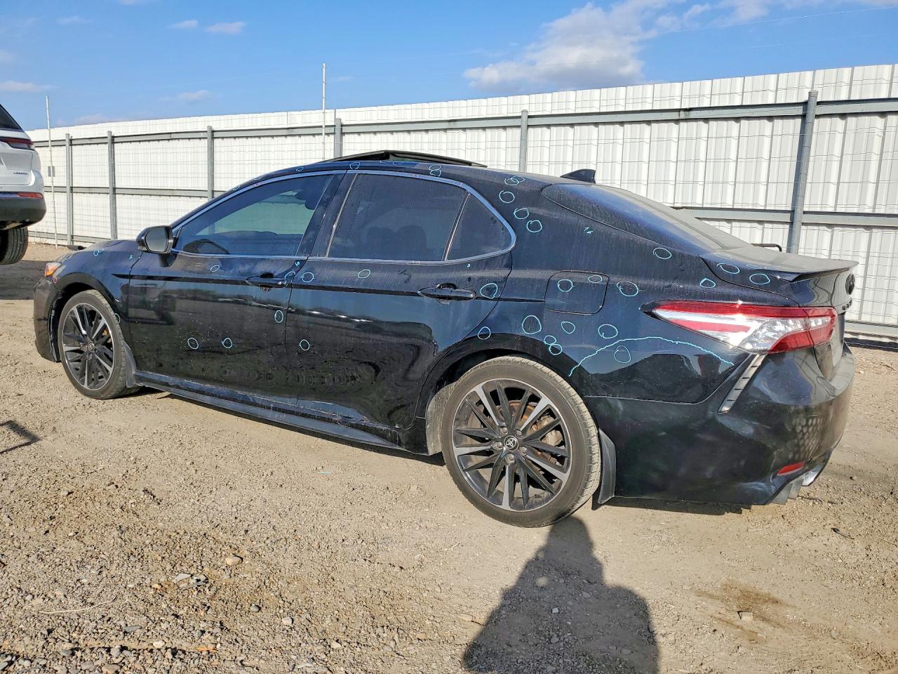 2020 TOYOTA CAMRY XSE photo 3