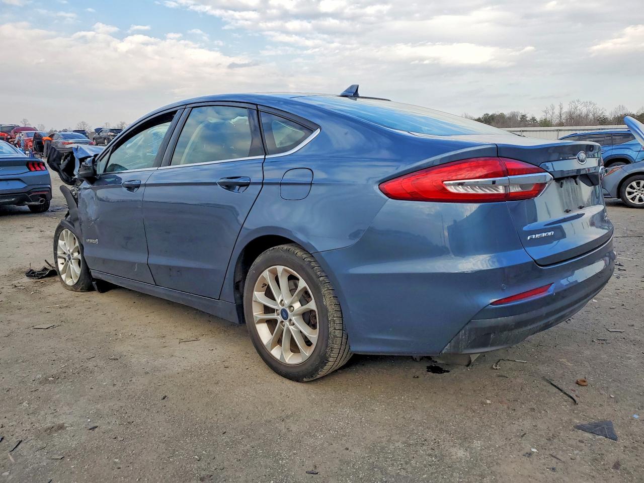 2019 FORD FUSION SE photo 2