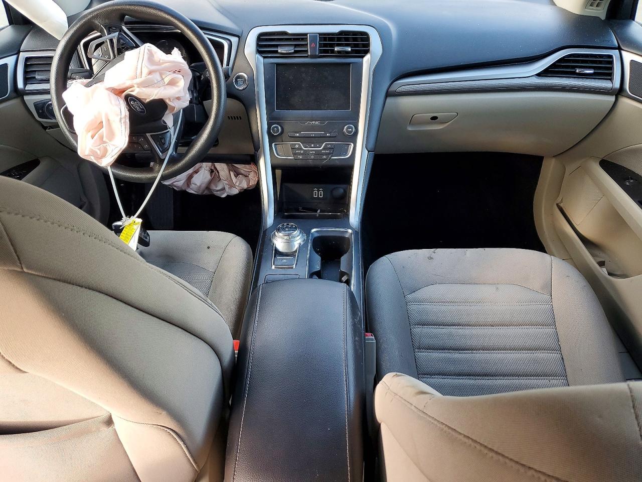 2019 FORD FUSION SE photo 8