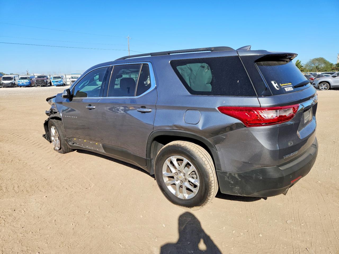 2020 CHEVROLET TRAVERSE LT photo 2