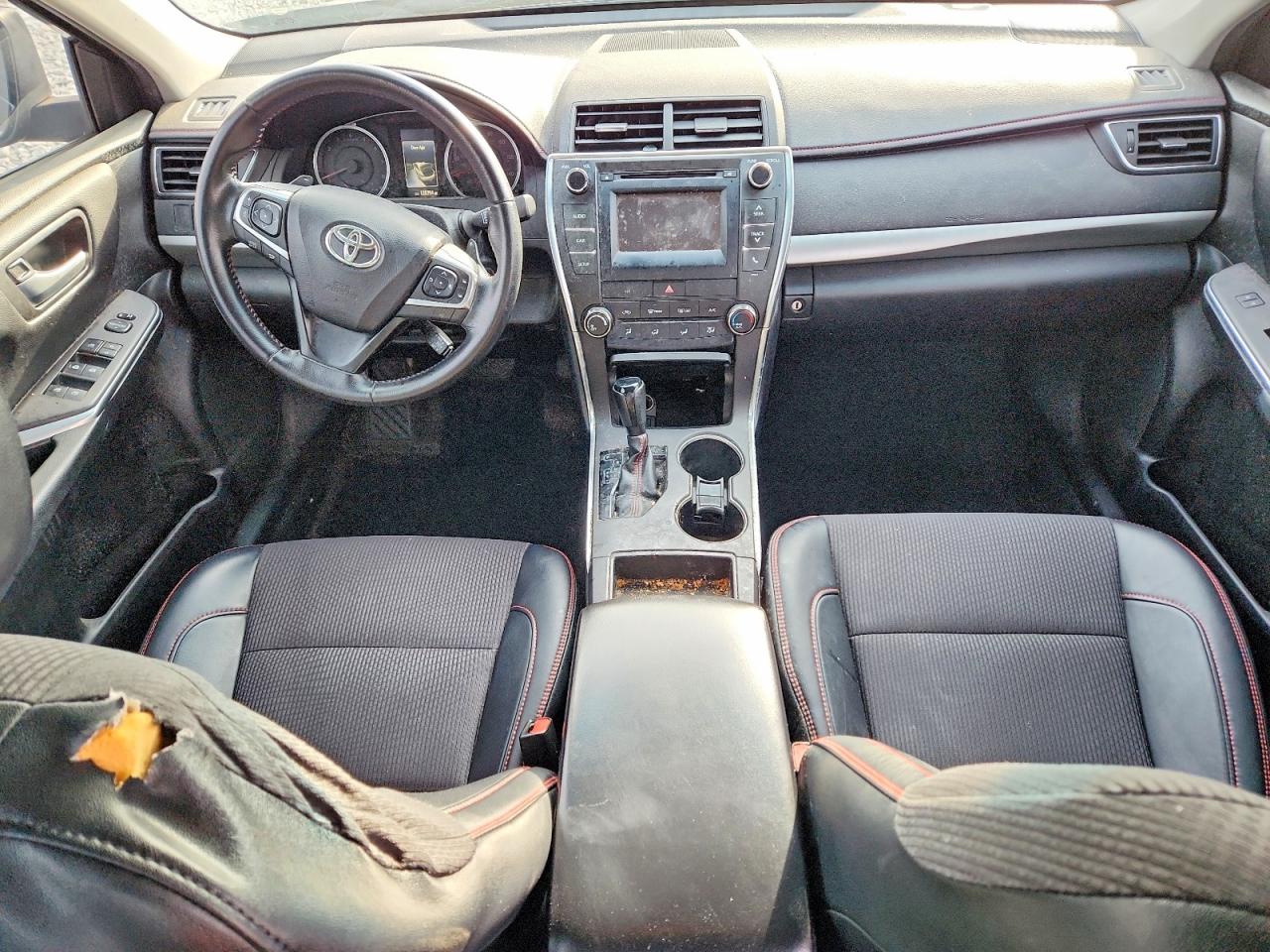 2016 TOYOTA CAMRY SE photo 8