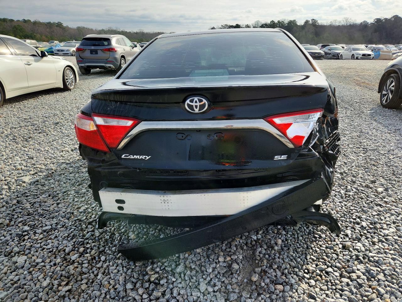 2016 TOYOTA CAMRY SE photo 6