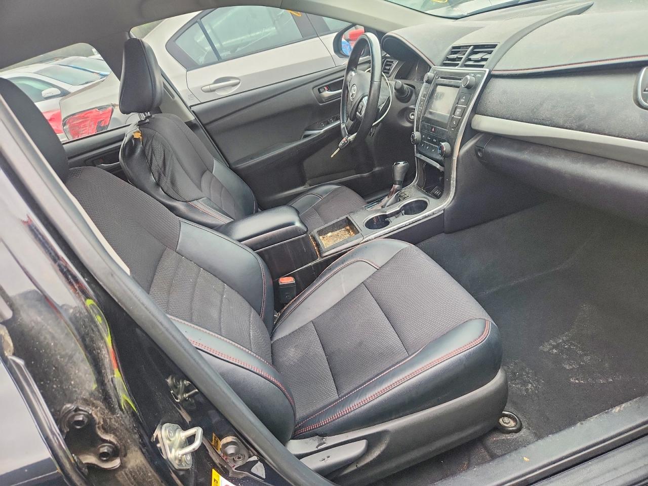 2016 TOYOTA CAMRY SE photo 7