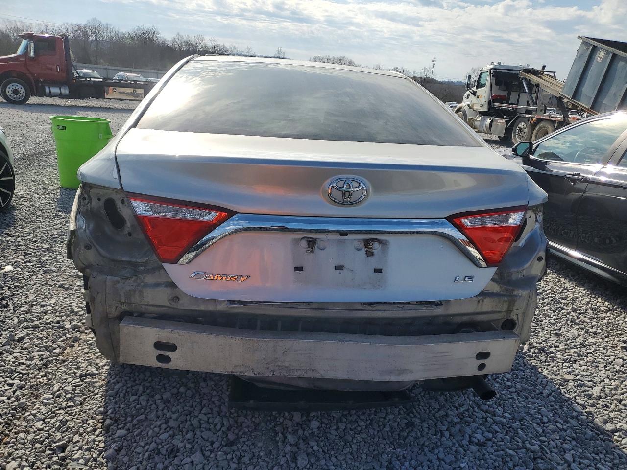 2015 TOYOTA CAMRY LE photo 6