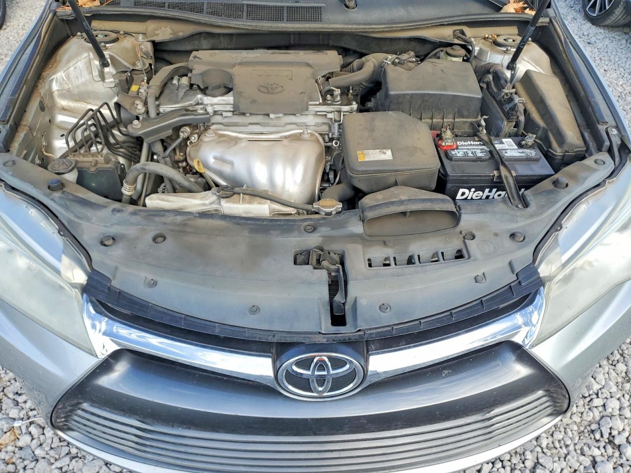 2015 TOYOTA CAMRY LE photo 11