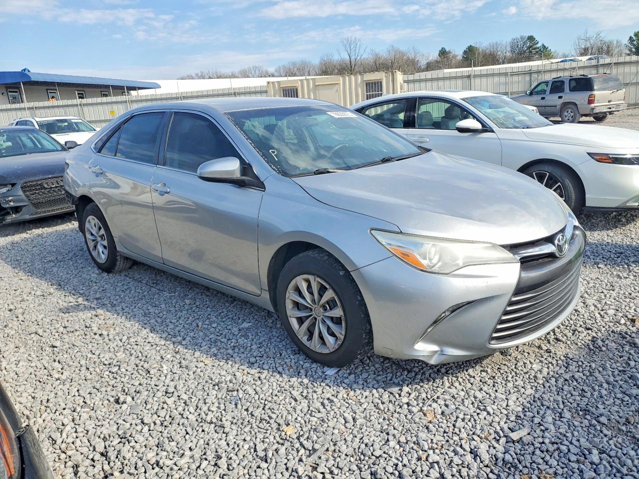 2015 TOYOTA CAMRY LE photo 4