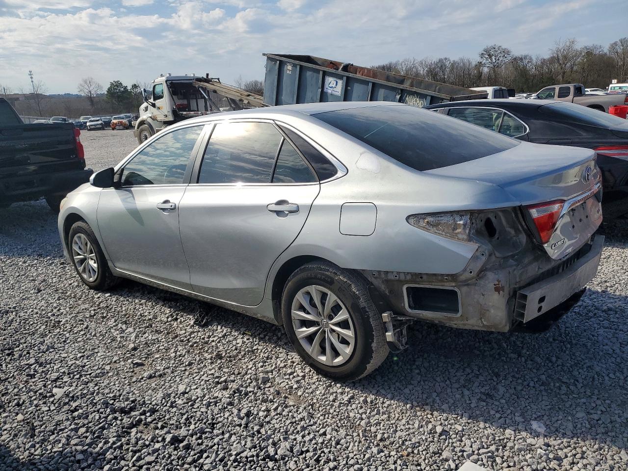 2015 TOYOTA CAMRY LE photo 2