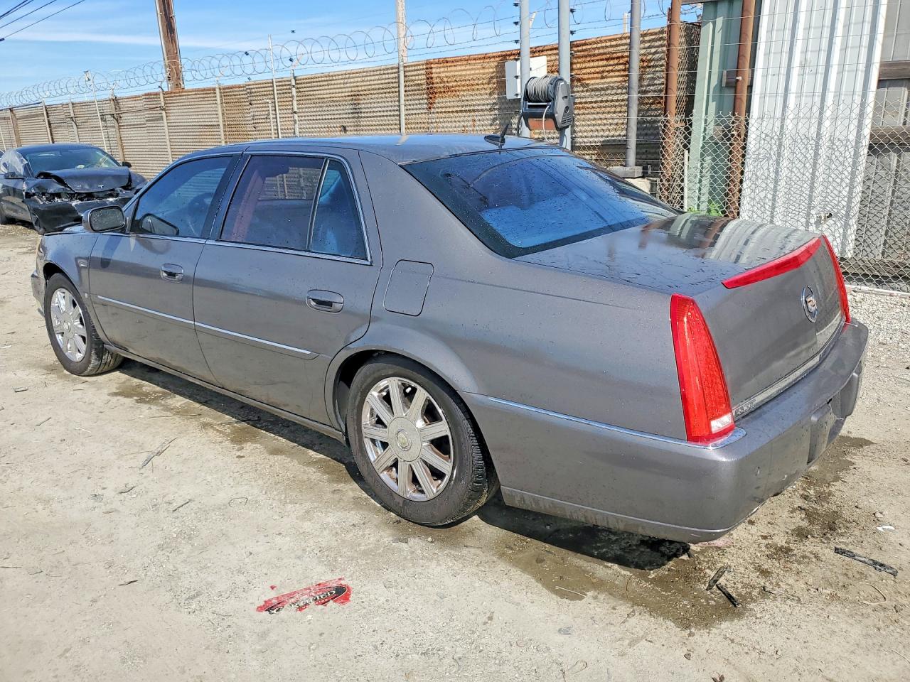 2007 CADILLAC DTS photo 2