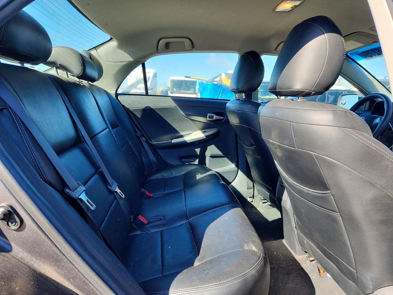 2013 TOYOTA COROLLA BASE photo 19