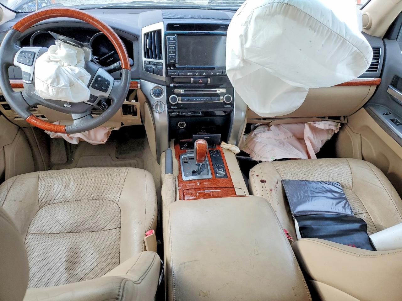 2013 TOYOTA LAND CRUISER photo 8