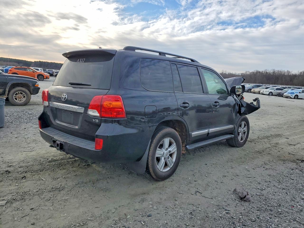 2013 TOYOTA LAND CRUISER photo 3