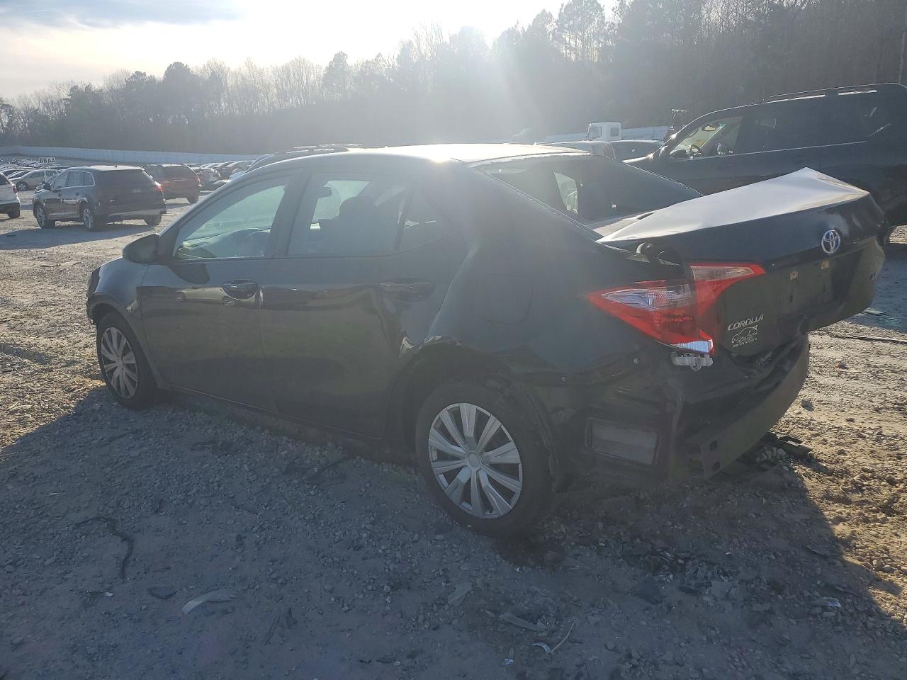 2019 TOYOTA COROLLA photo 3