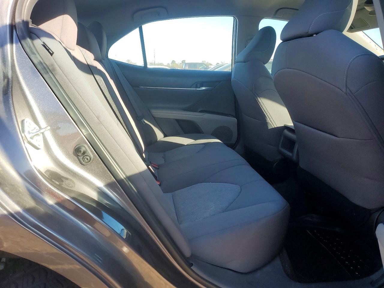 2022 TOYOTA CAMRY LE photo 28