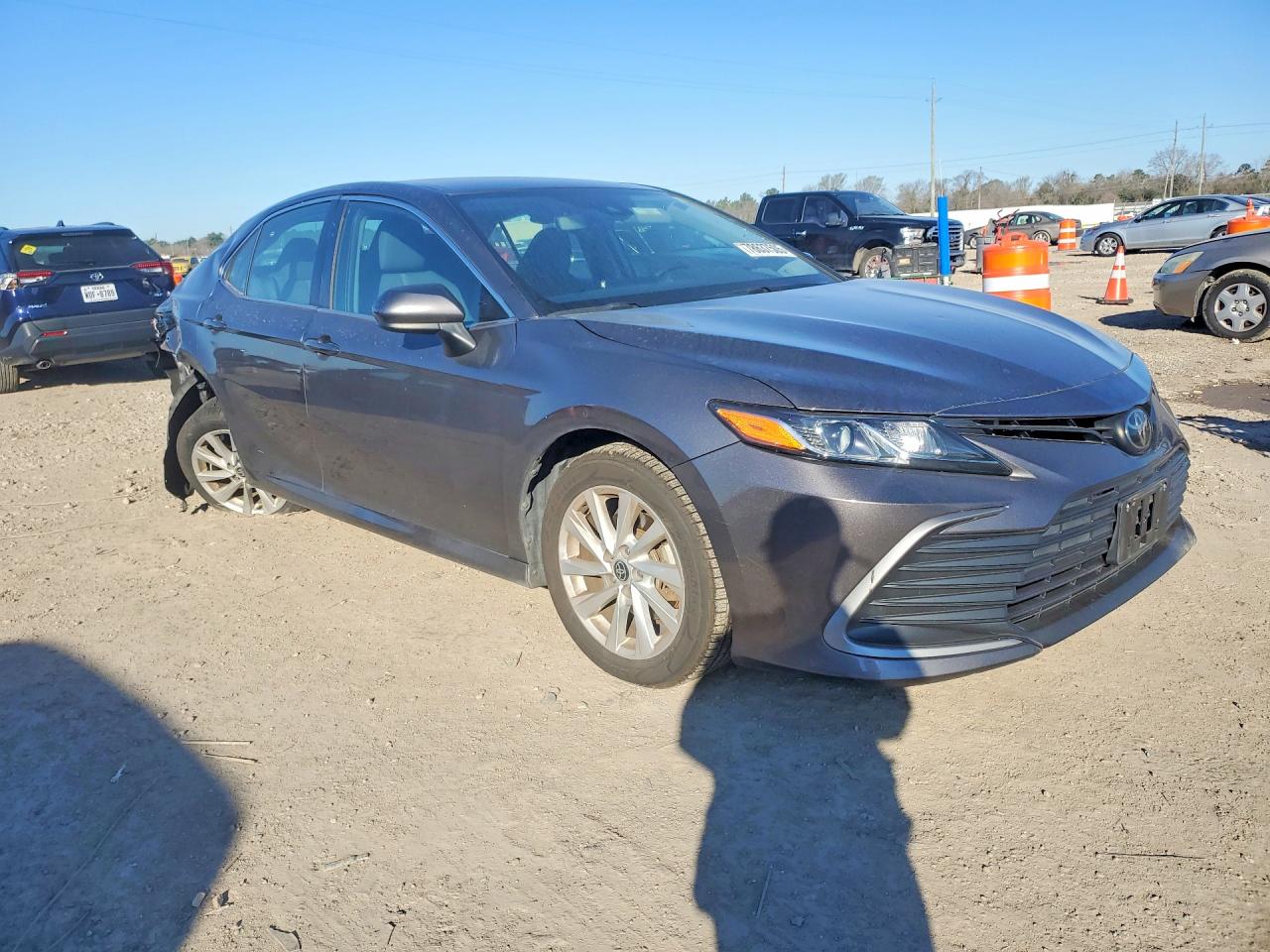 2022 TOYOTA CAMRY LE photo 10