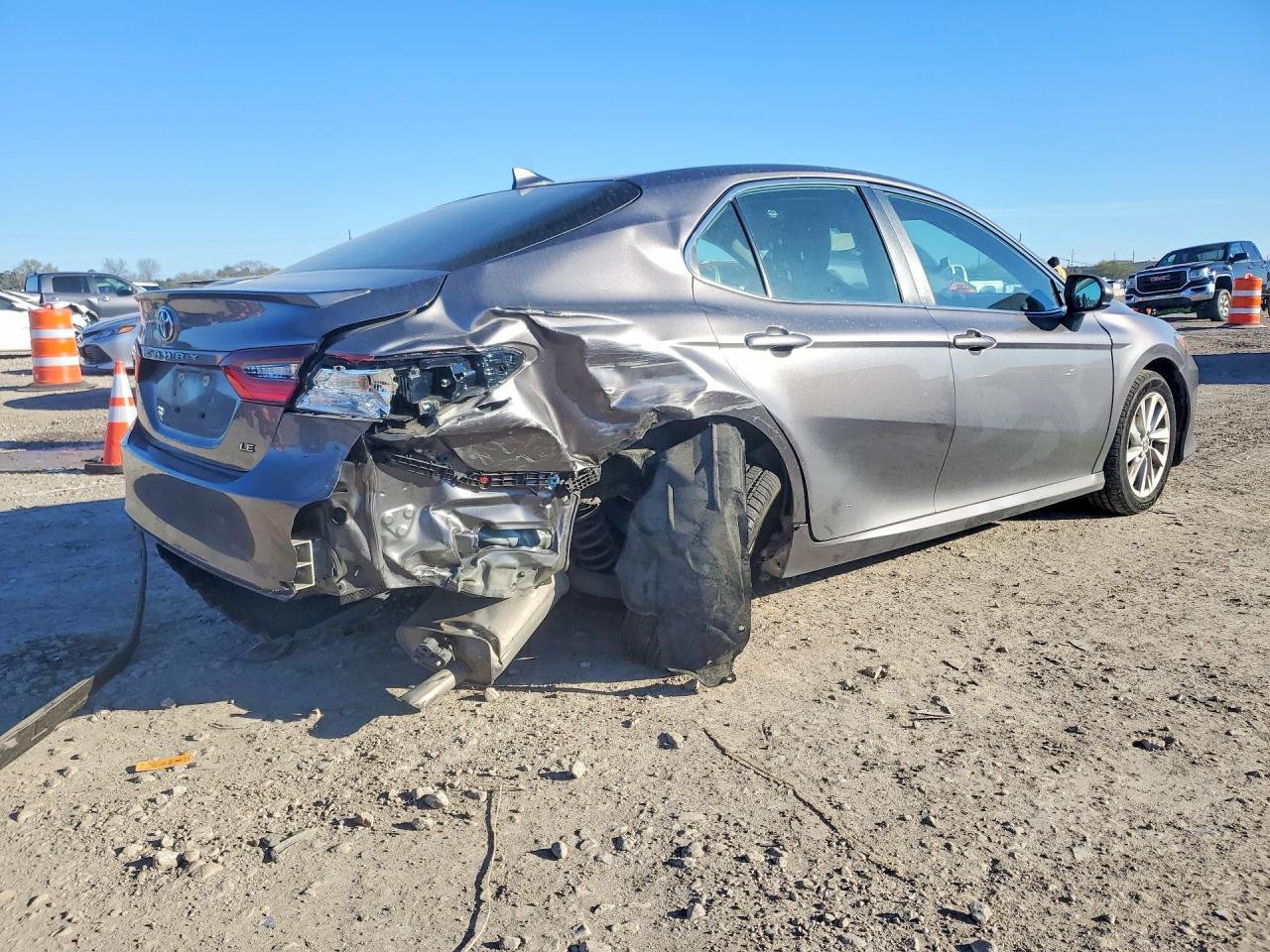 2022 TOYOTA CAMRY LE photo 7