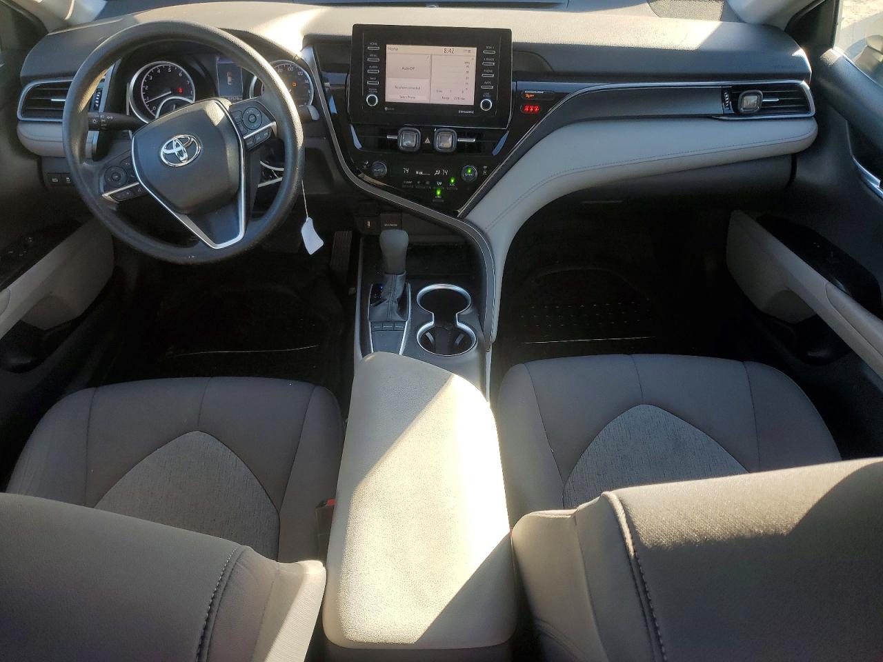 2022 TOYOTA CAMRY LE photo 22