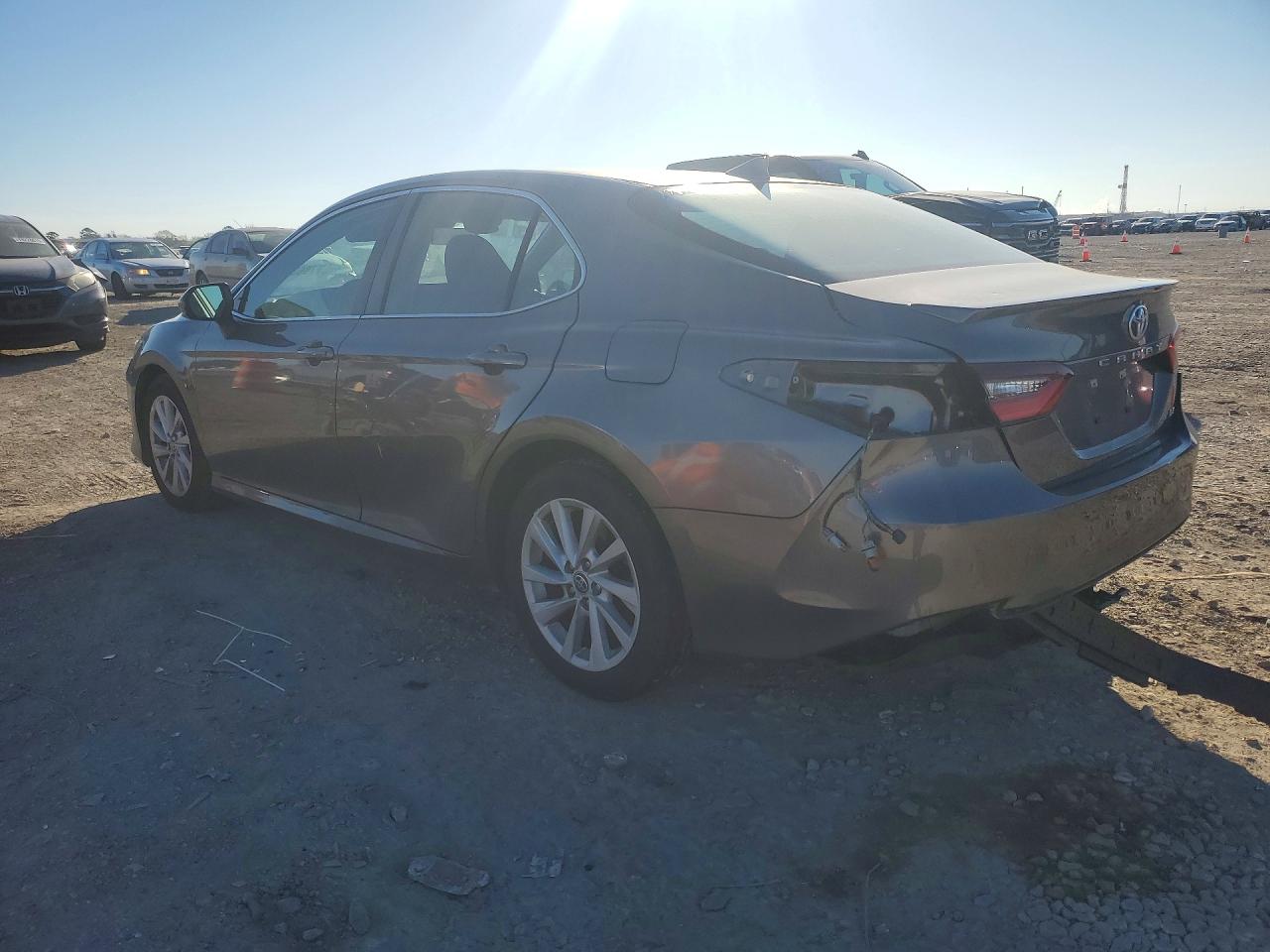2022 TOYOTA CAMRY LE photo 4
