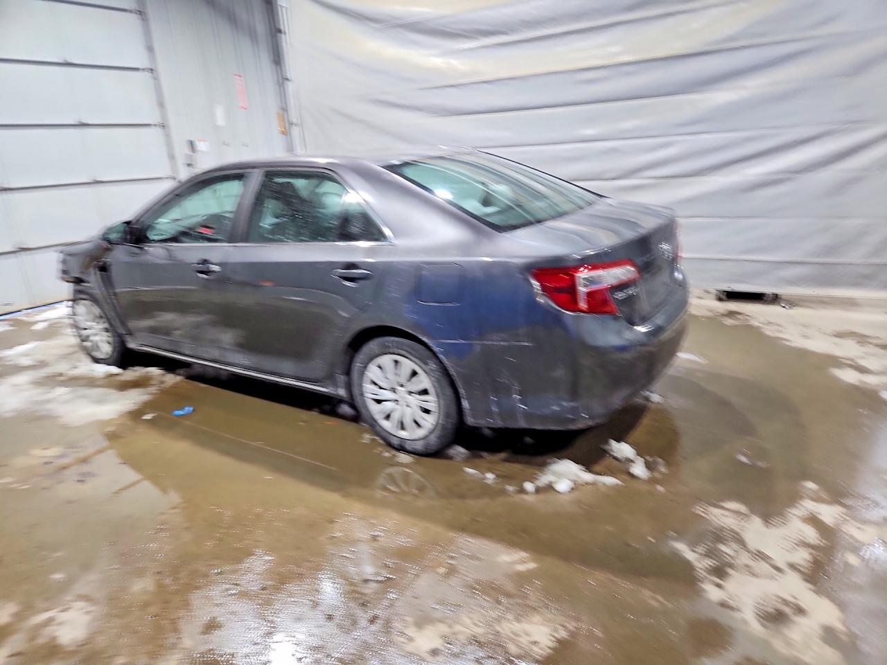 2012 TOYOTA CAMRY LE photo 3