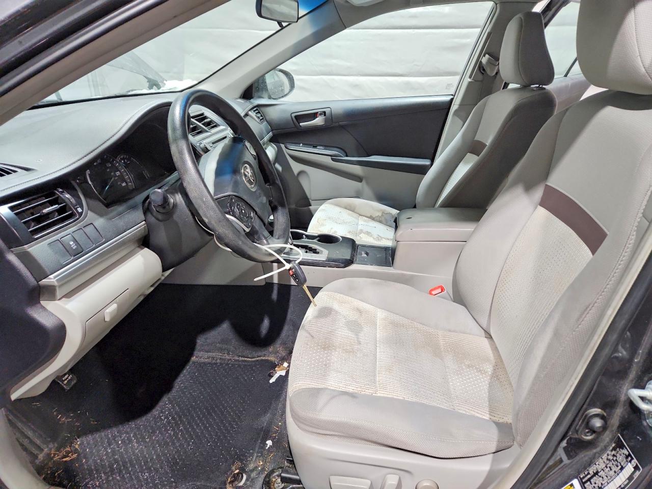 2012 TOYOTA CAMRY LE photo 13