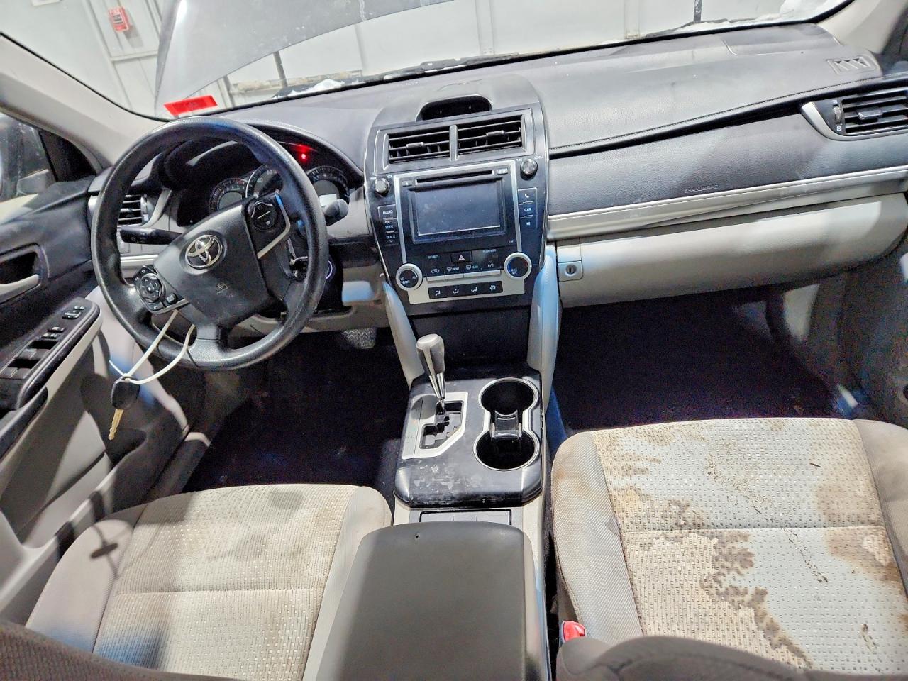 2012 TOYOTA CAMRY LE photo 15