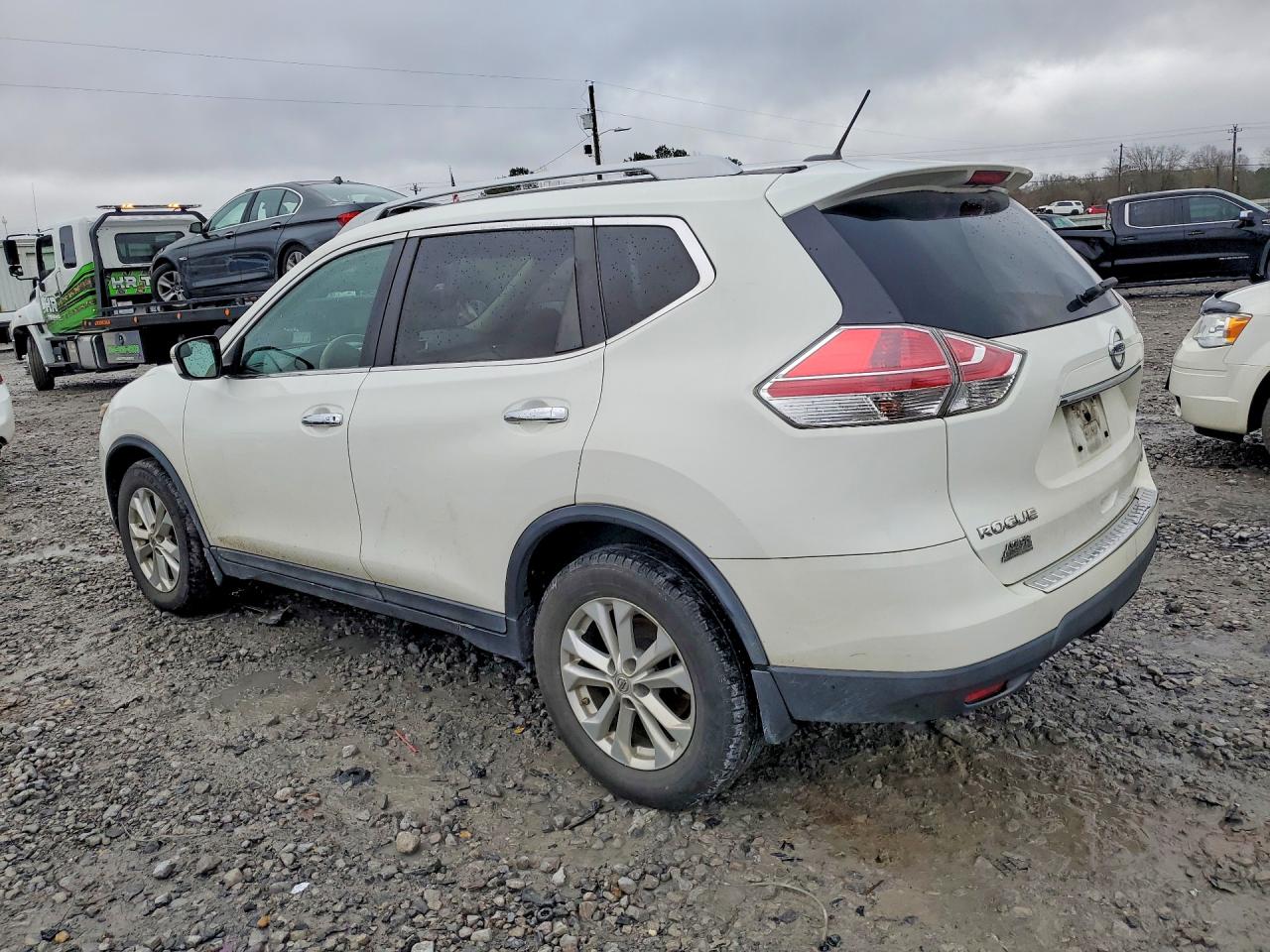 2014 NISSAN ROGUE SV photo 2