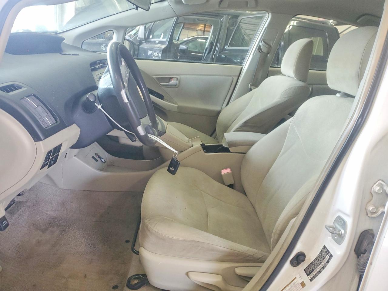 2010 TOYOTA PRIUS III photo 13