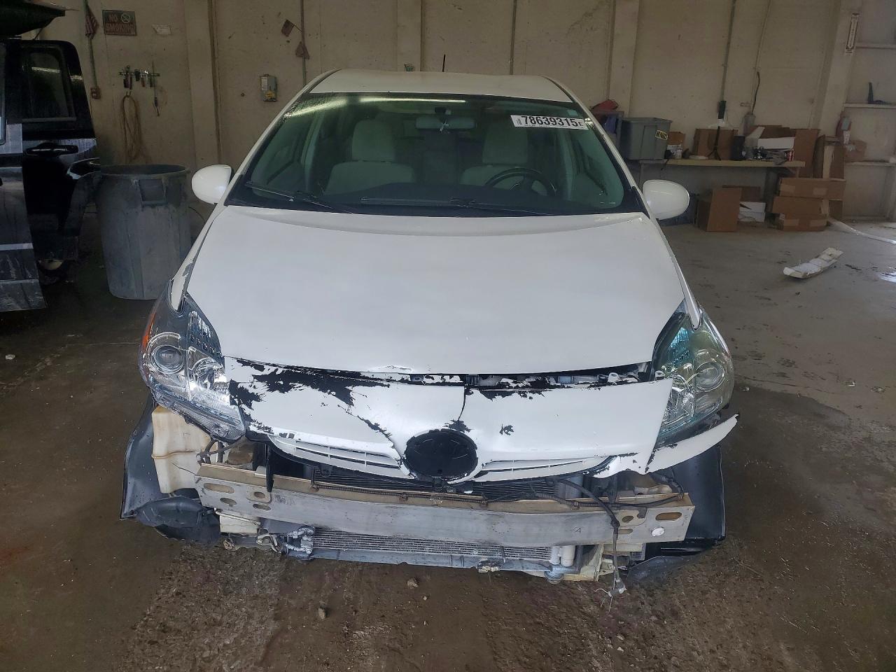 2010 TOYOTA PRIUS III photo 9