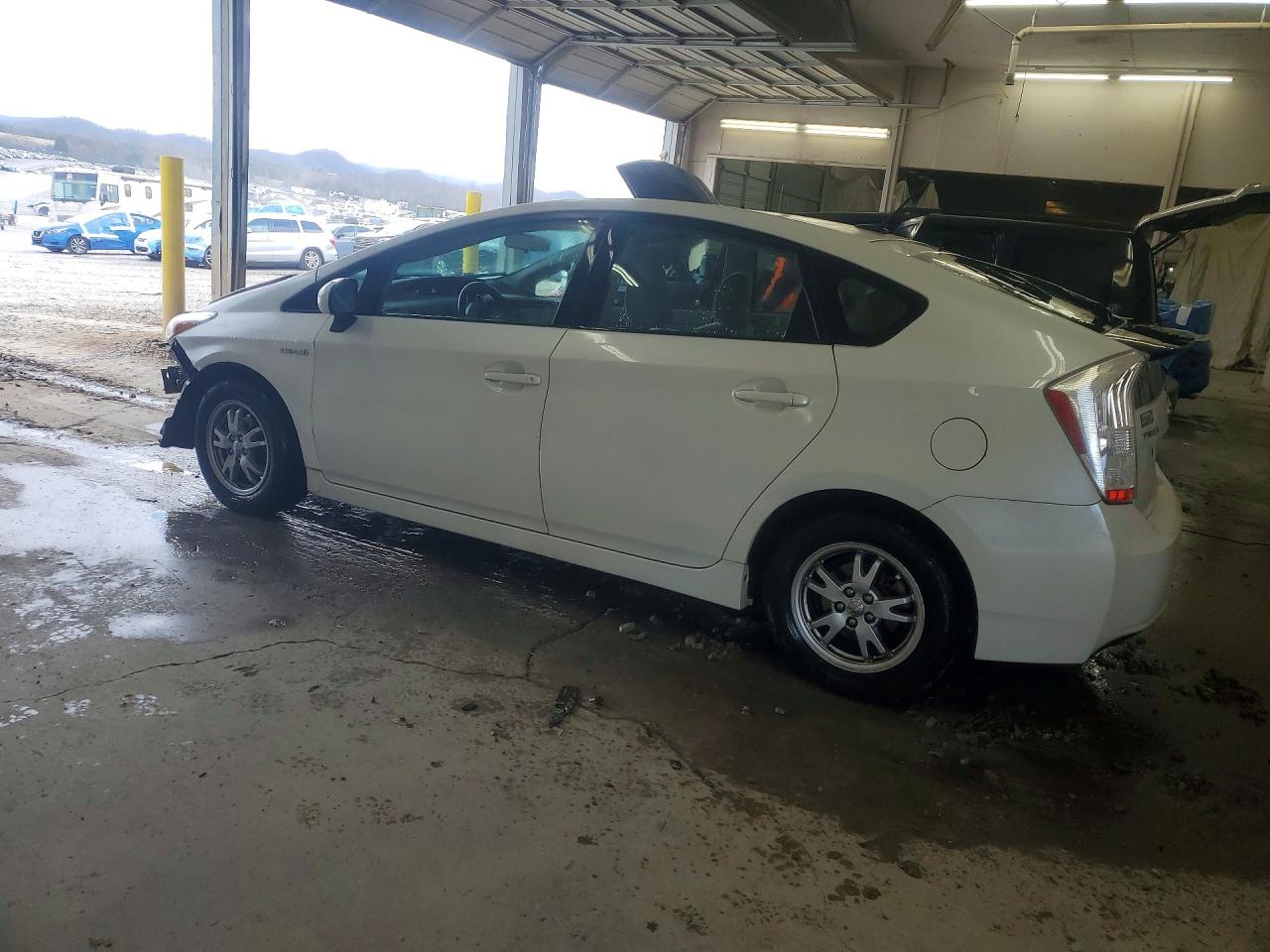 2010 TOYOTA PRIUS III photo 3