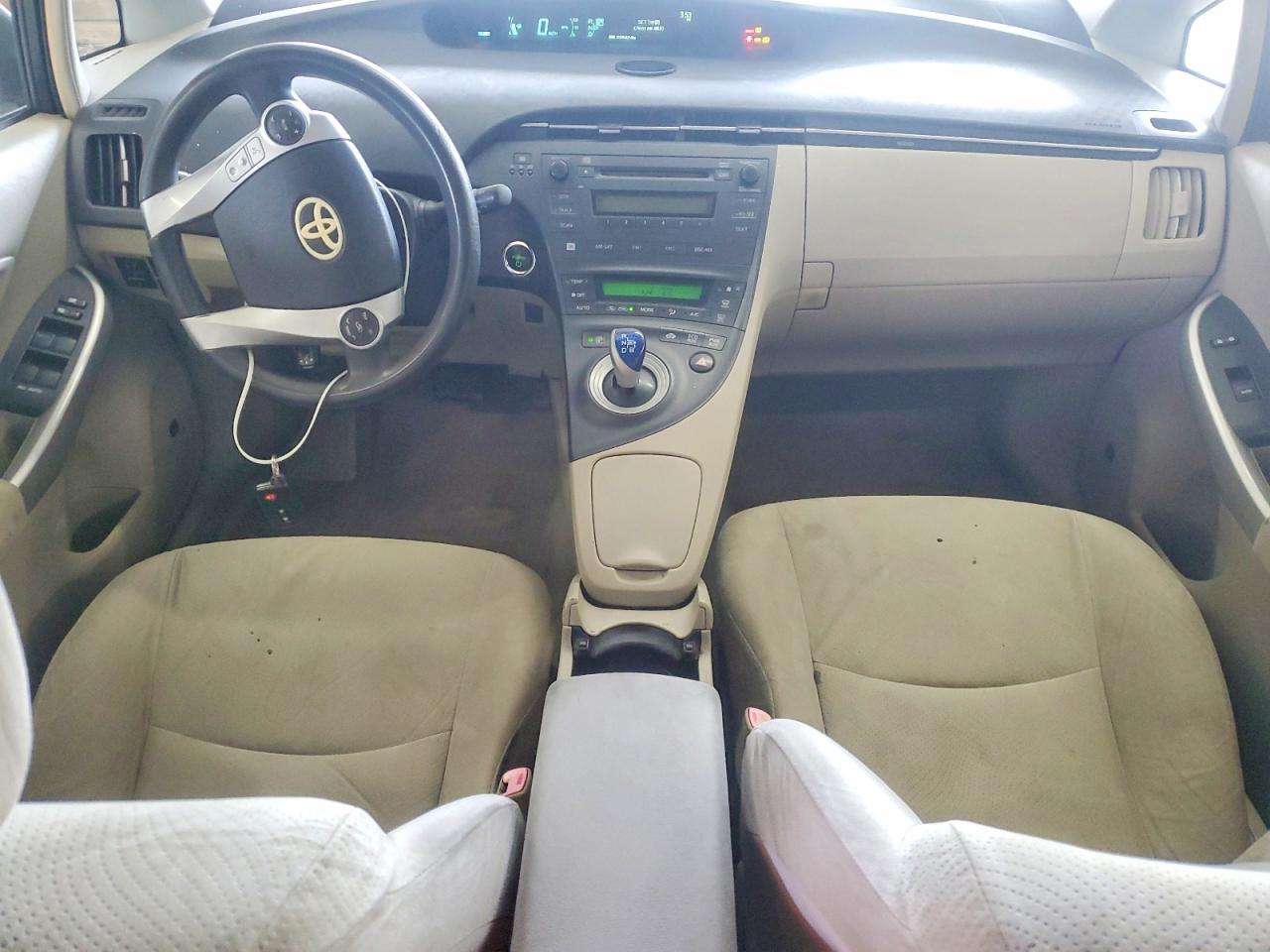 2010 TOYOTA PRIUS III photo 15