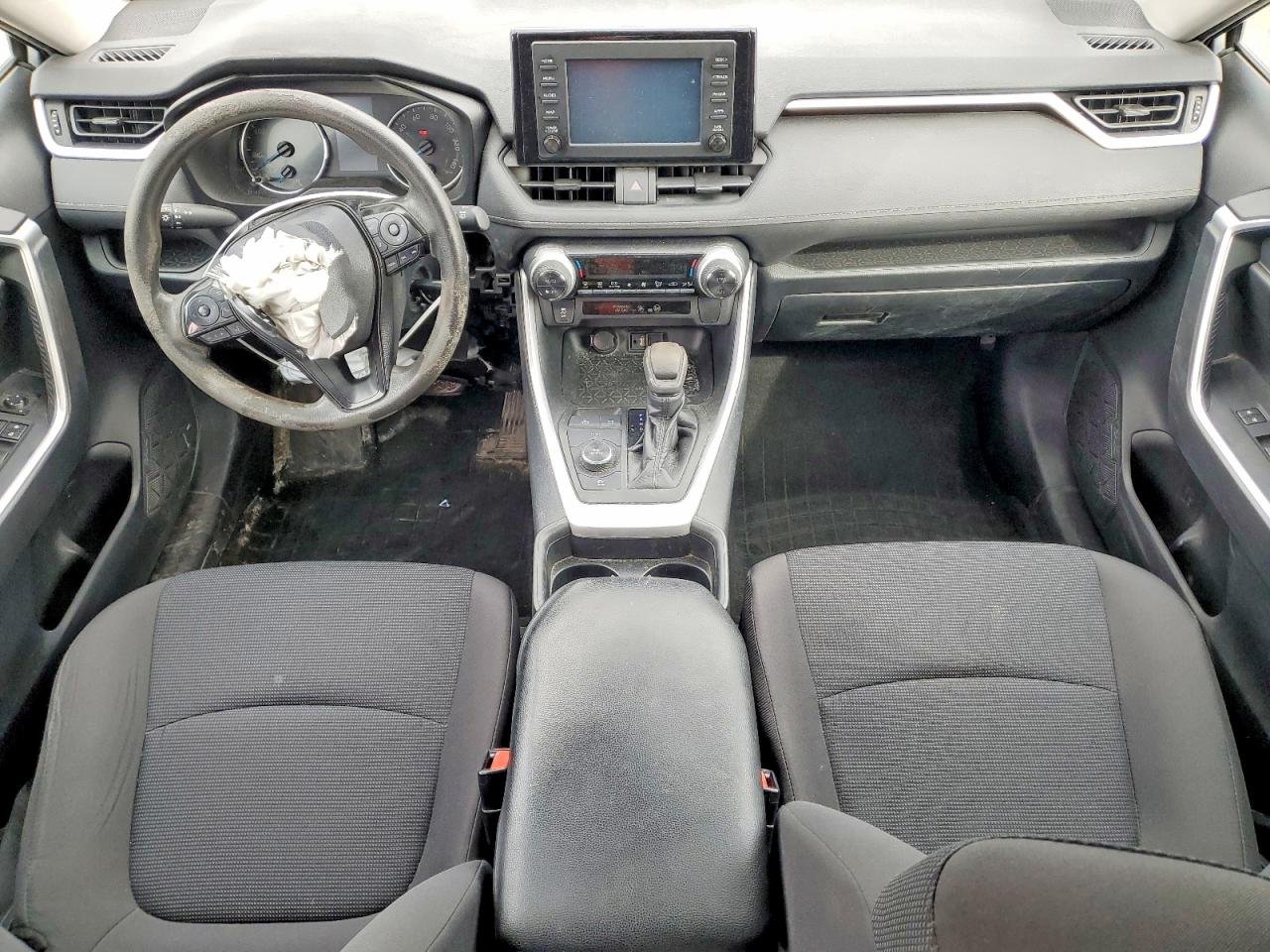 2019 TOYOTA RAV4 LE photo 8