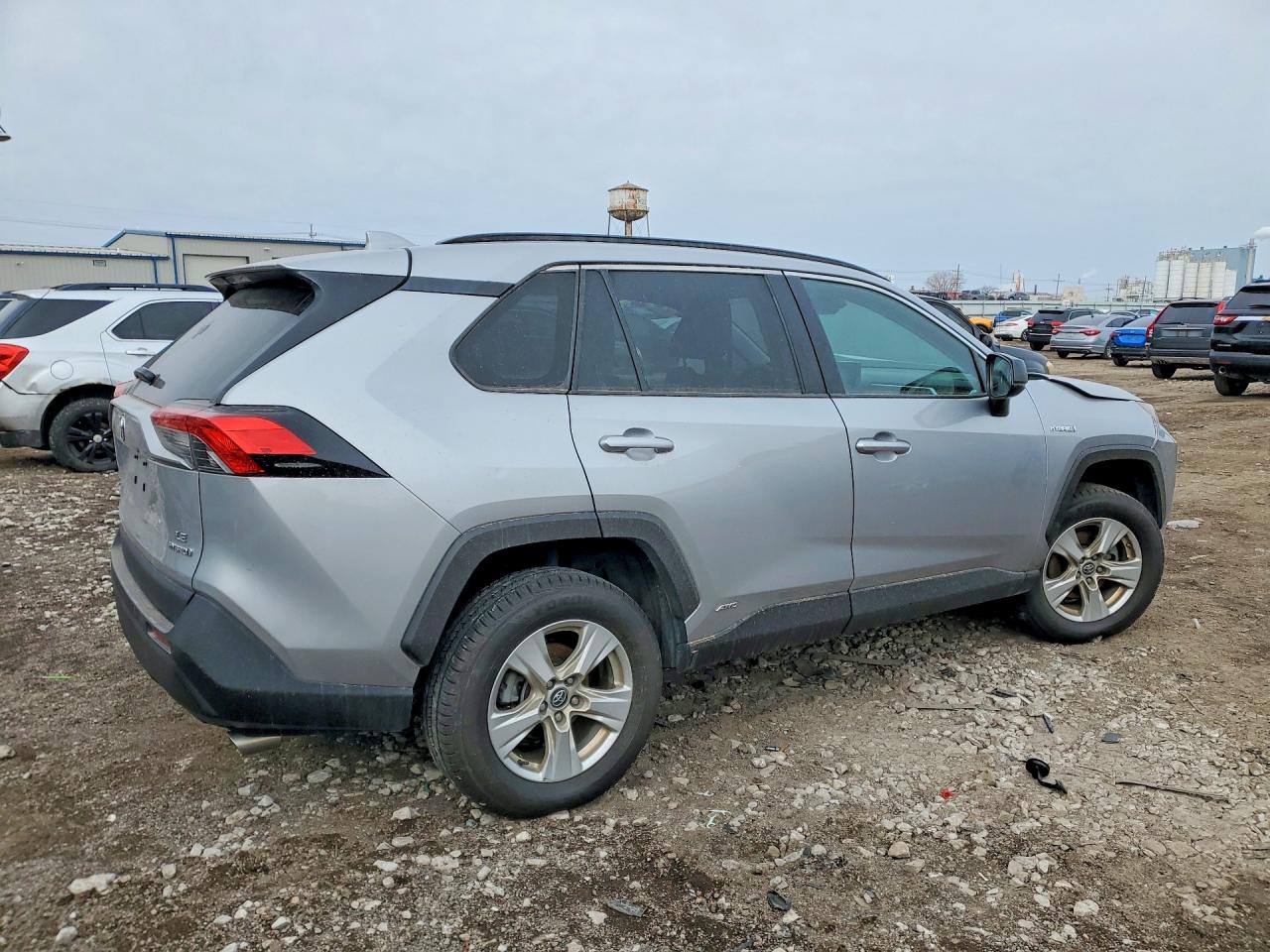 2019 TOYOTA RAV4 LE photo 3
