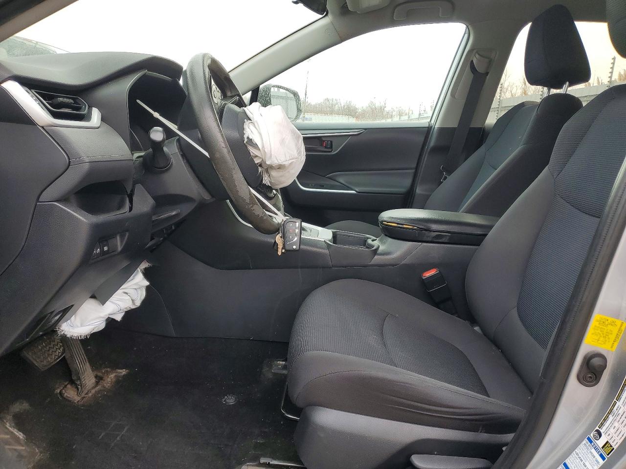 2019 TOYOTA RAV4 LE photo 7